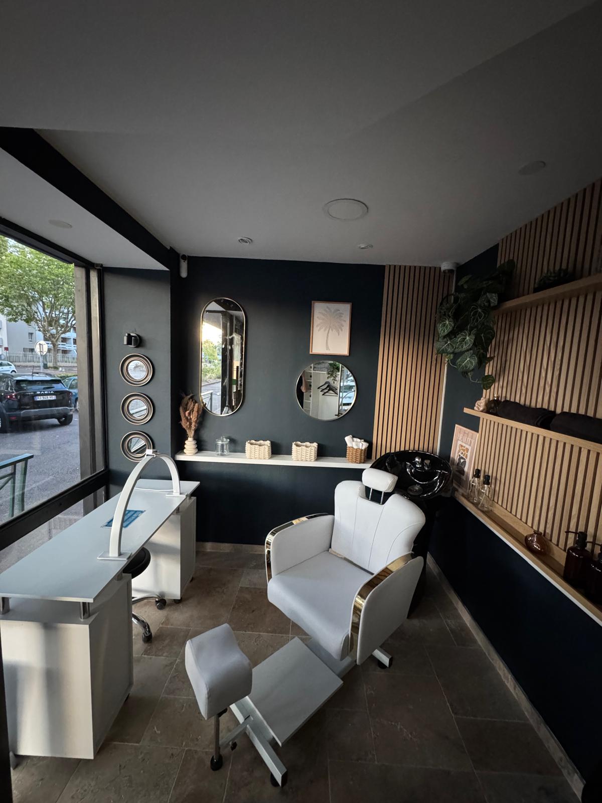 Poste de coiffure 2
